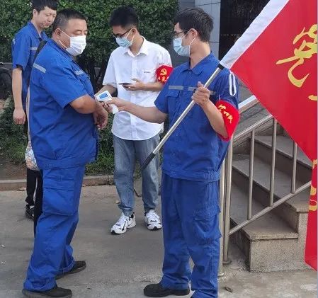 8188cc威尼斯工匠 | “浪波”不言苦，，，甘为“人梯”承大重