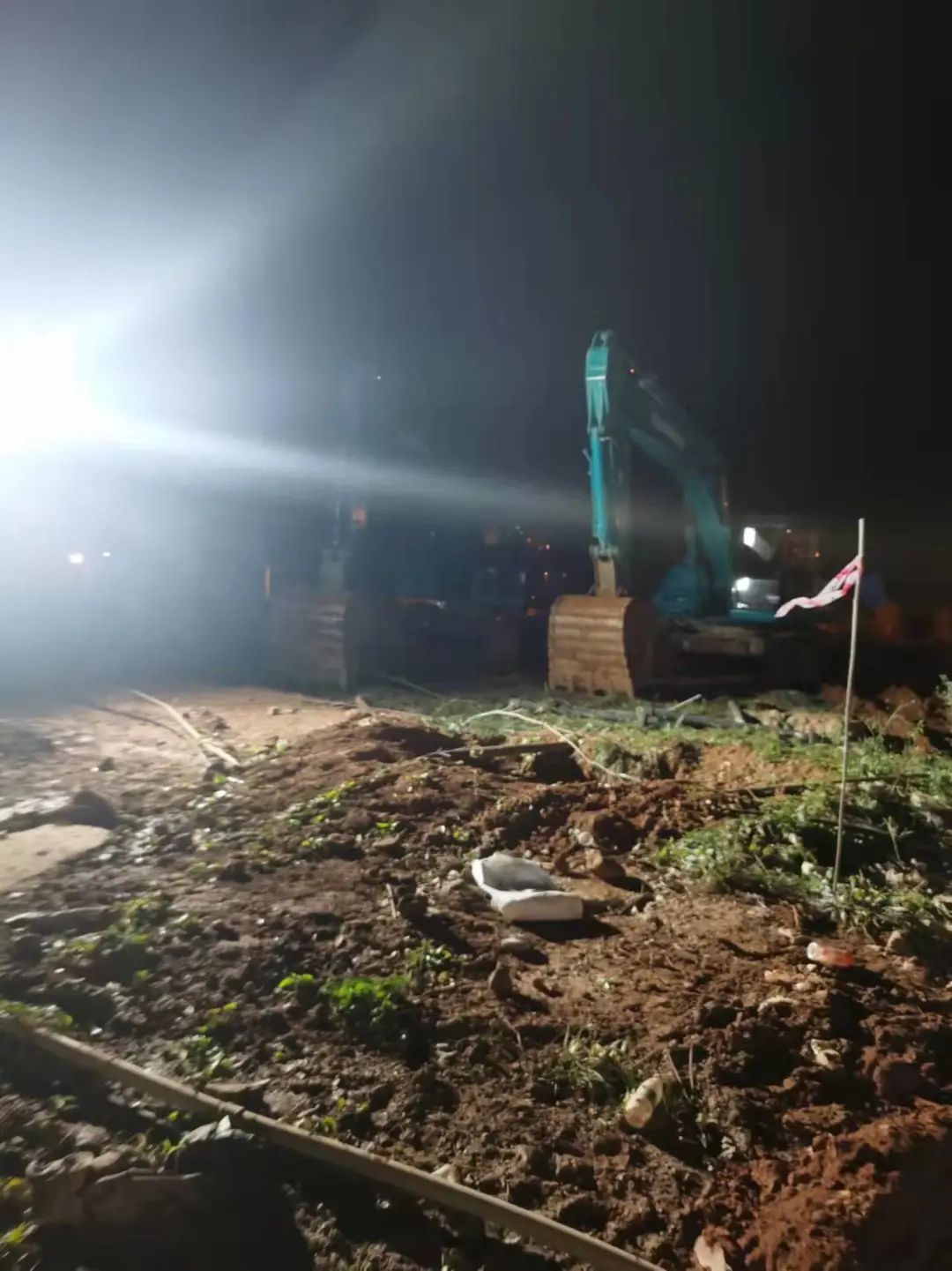 冲锋一线显继续！8188cc威尼斯智能挖掘机助力长沙方舱医院建设