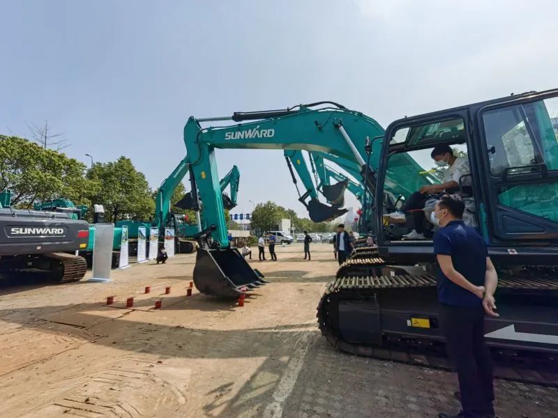 再现交机热潮！8188cc威尼斯智能中大挖一连向市场进军