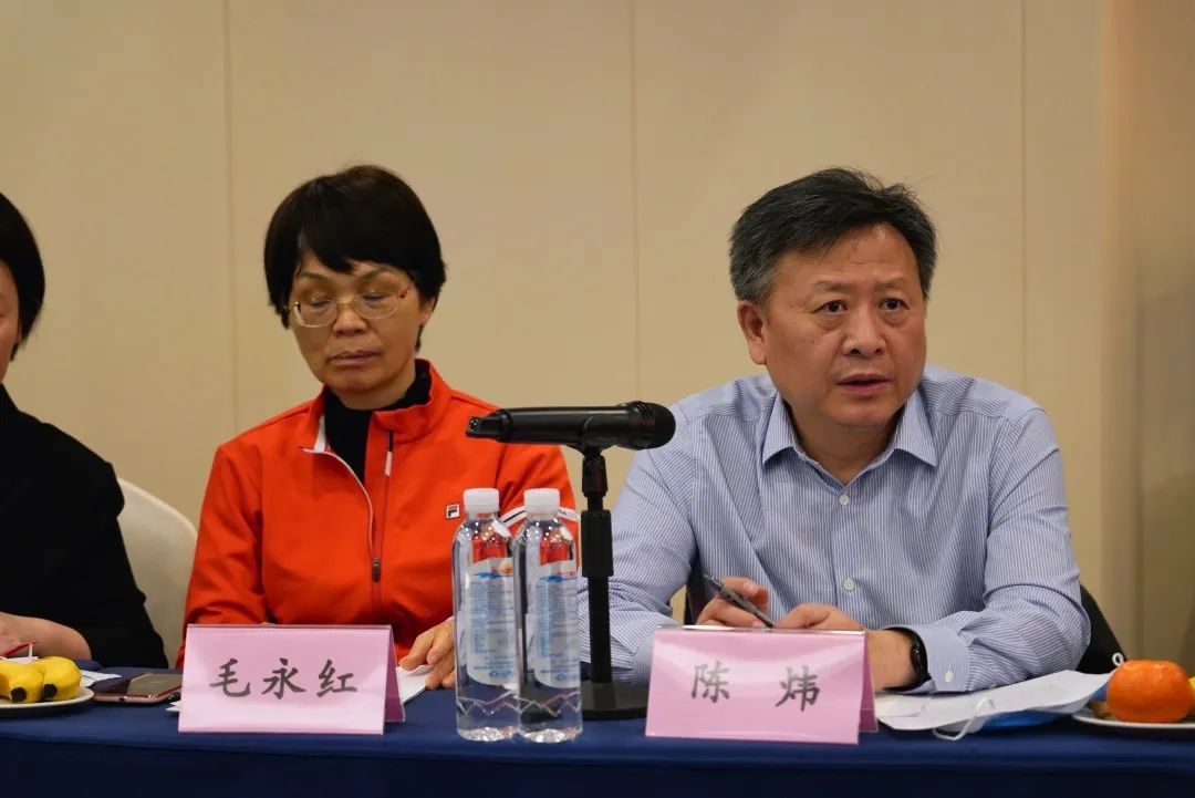 抱团出海，，，，，，携手共赢！何清华带队赴湖南异地商会联合会造访交流