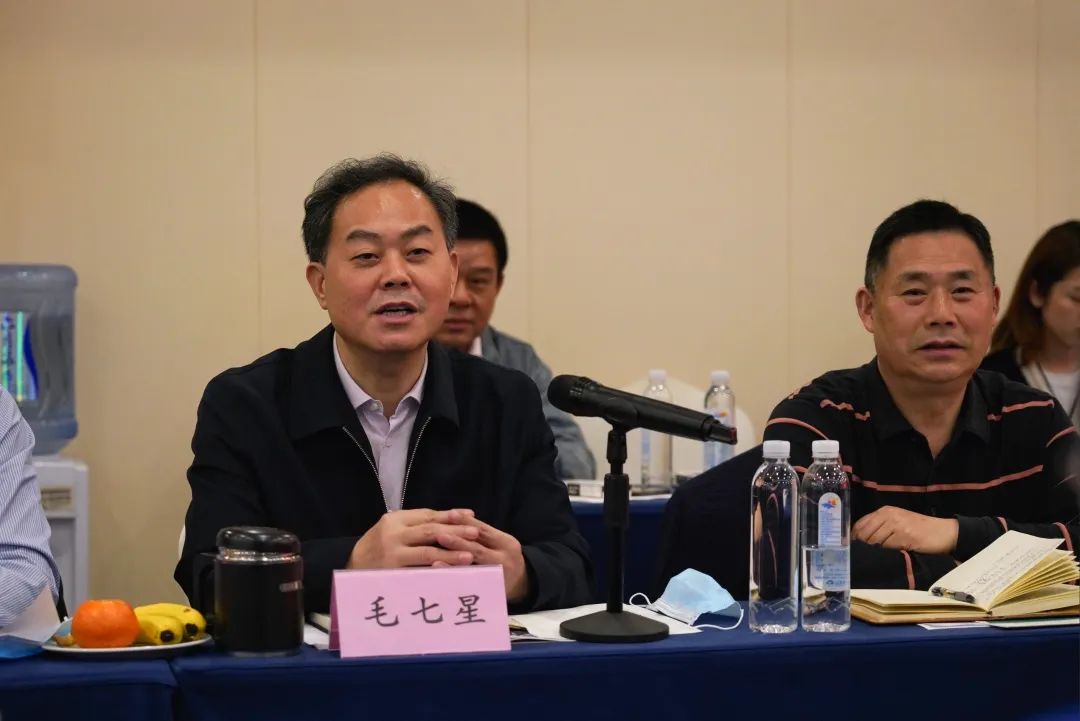 抱团出海，，，，，，携手共赢！何清华带队赴湖南异地商会联合会造访交流