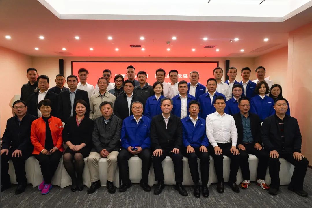 抱团出海，，，，，，携手共赢！何清华带队赴湖南异地商会联合会造访交流