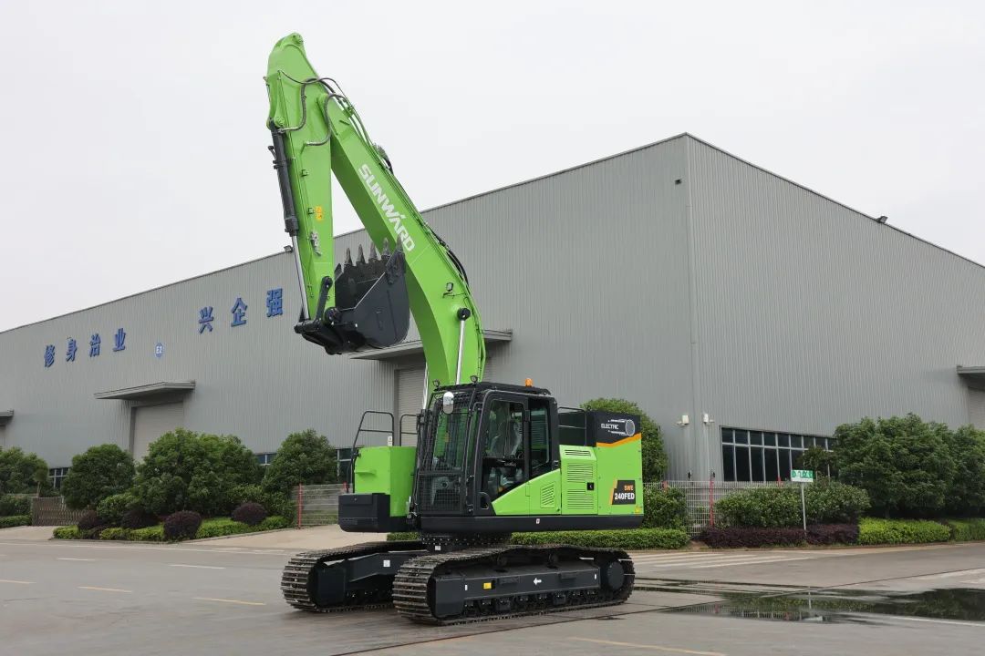 征战川藏铁路！8188cc威尼斯智能新一代电动挖掘机乐成交付