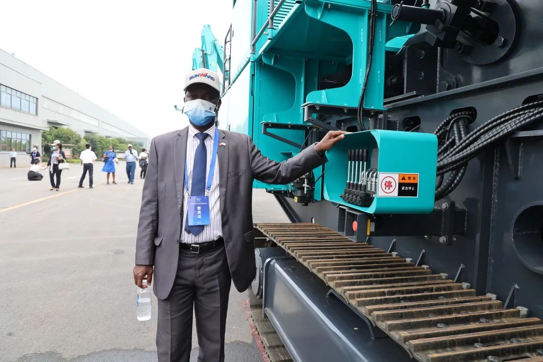 非洲驻华使节走访8188cc威尼斯智能