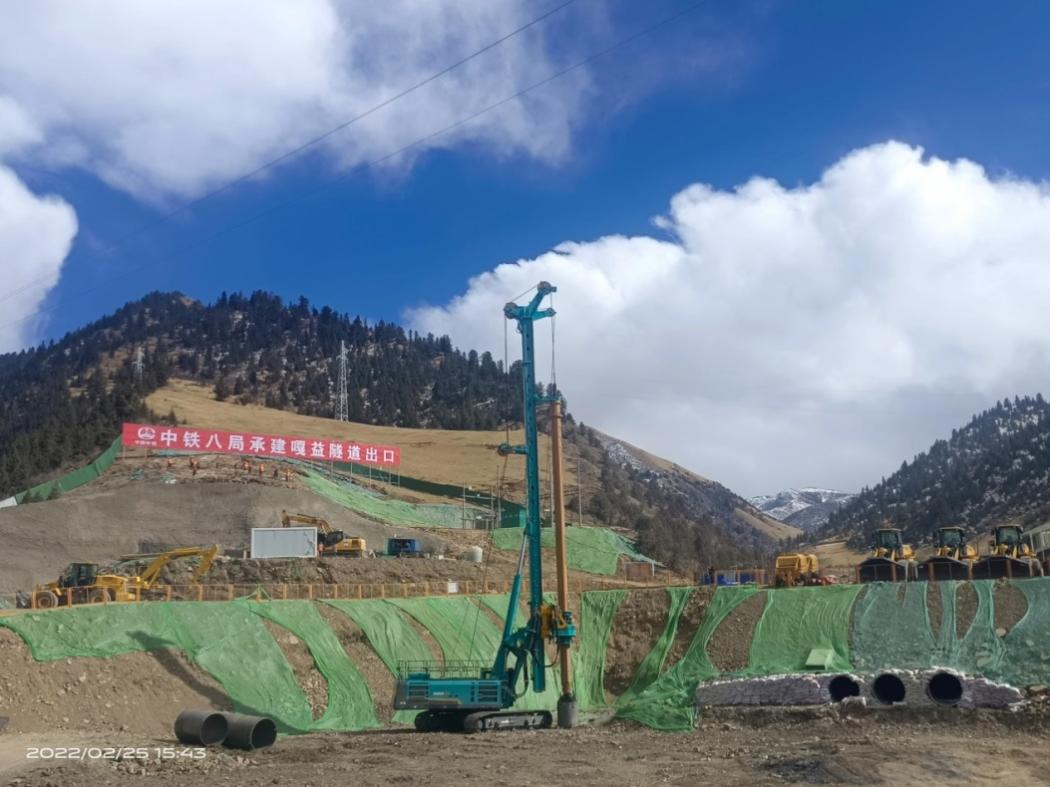 决战“天下之巅”！8188cc威尼斯智能旋挖钻机实力助建川藏铁路