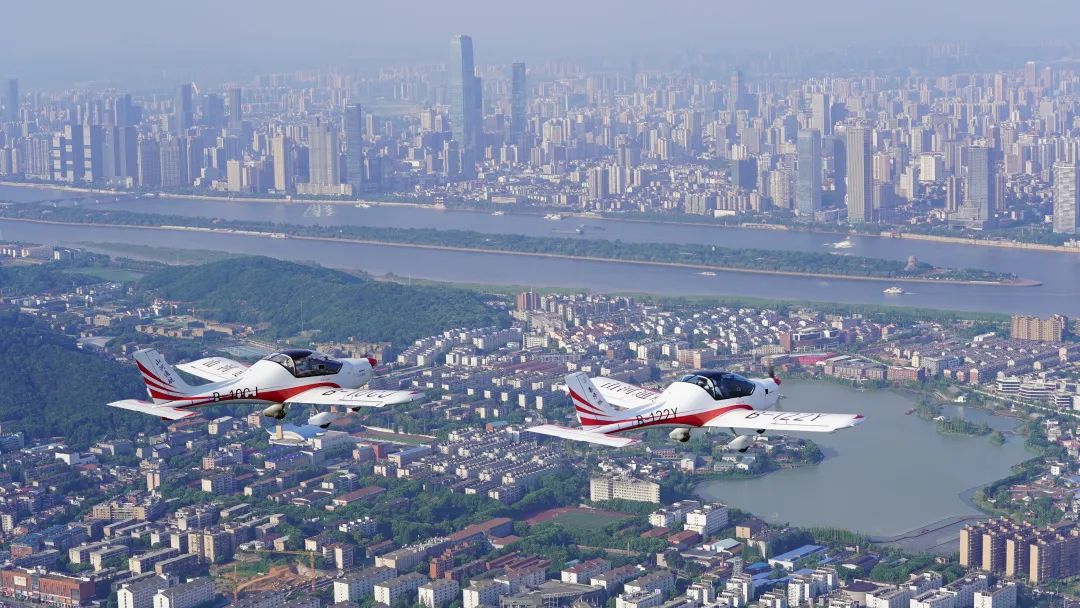 湖南省委常委、常务副省长李殿勋一行考察调研8188cc威尼斯科技