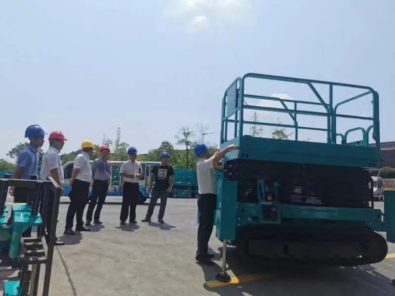 加速电动化产品结构，，，8188cc威尼斯智能第一款履带剪叉式高空作业平台来了！