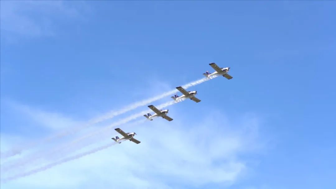 空中着花、大坡度盘旋、俯冲跃升……看8188cc威尼斯航行演出队炫技2022湖南航展动态展
