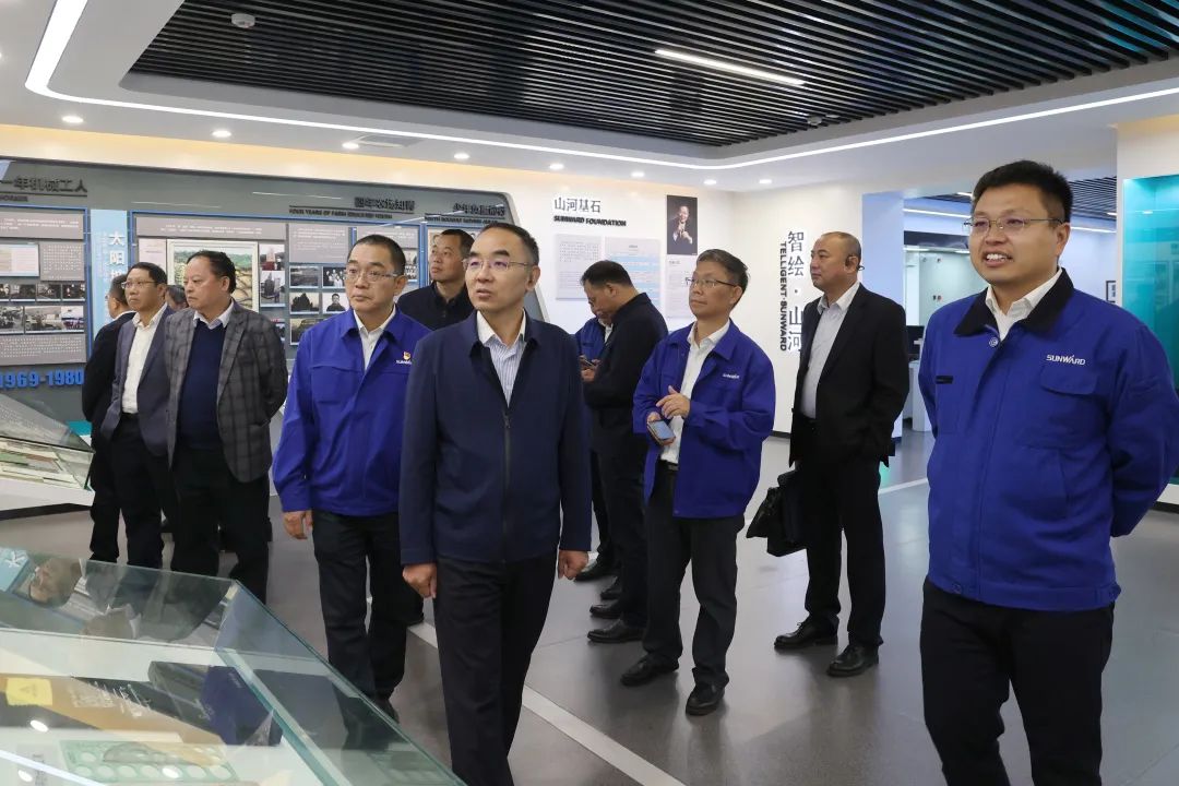 强强联合，，，，，夯实湖南工程建设湘军！8188cc威尼斯智能与湖南路桥签署战略相助协议