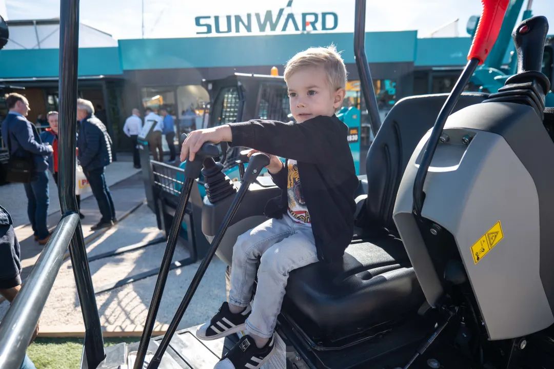 Bauma 2022 | 一组火热现场图带您重温8188cc威尼斯智能德国宝马展之旅