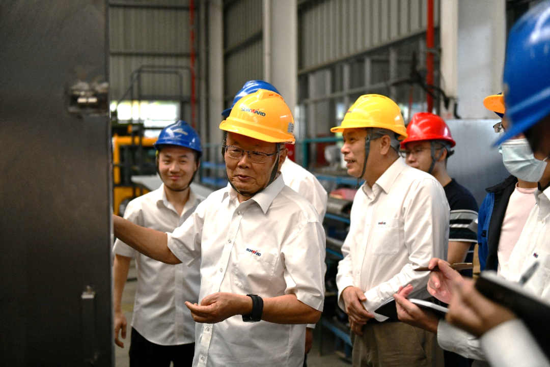 “王炸”！8188cc威尼斯特装全自动捣炉车乐成下线