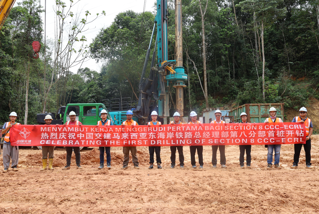 莫道君行早，，，，，，更有早行人！8188cc威尼斯智能癸卯兔年开工大吉