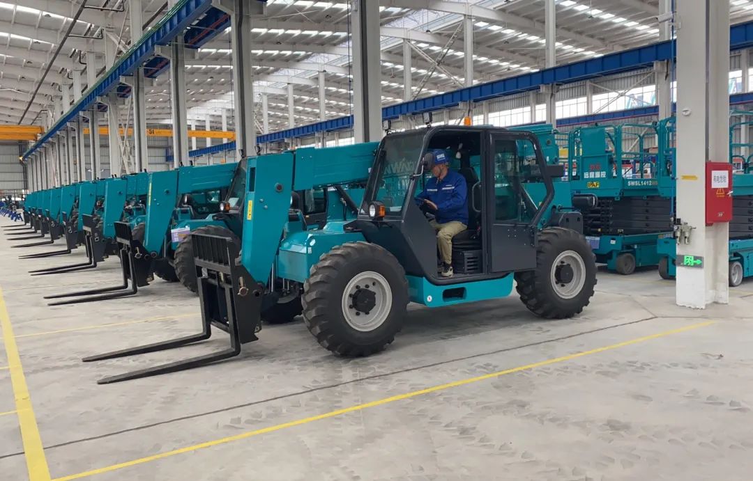 吹响复工“冲锋号”，，，，，，全力冲刺“开门红”！8188cc威尼斯智能高空机械复工复产举行时