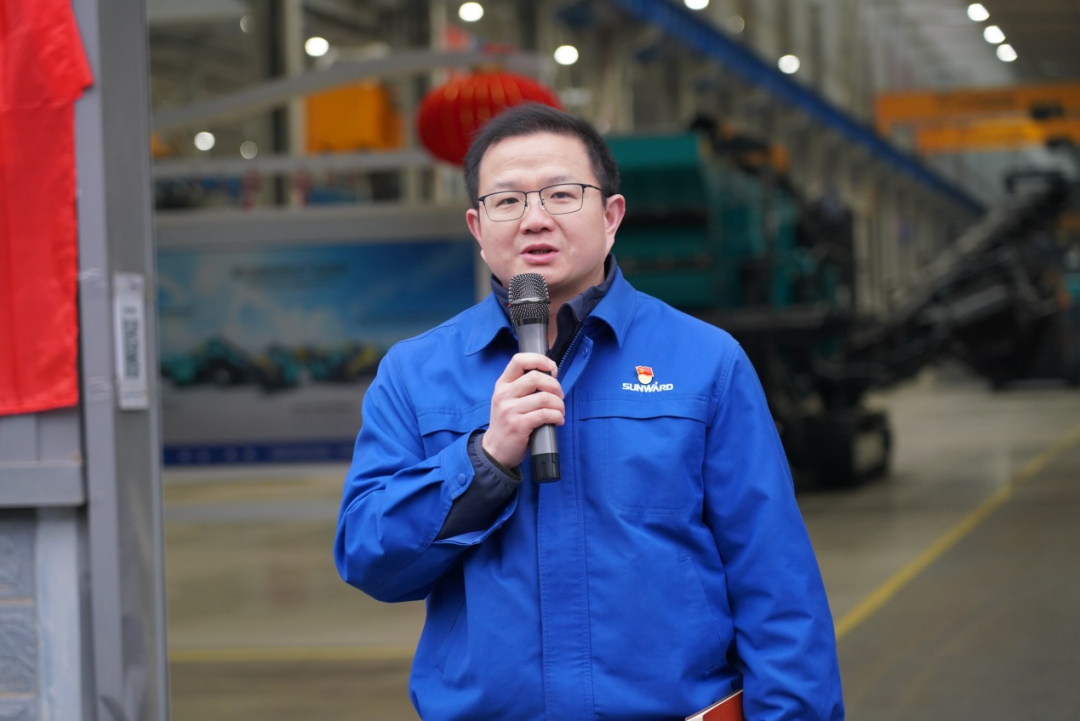 “持证上岗，，，，，，成为破碎筛分装备的好管家！”