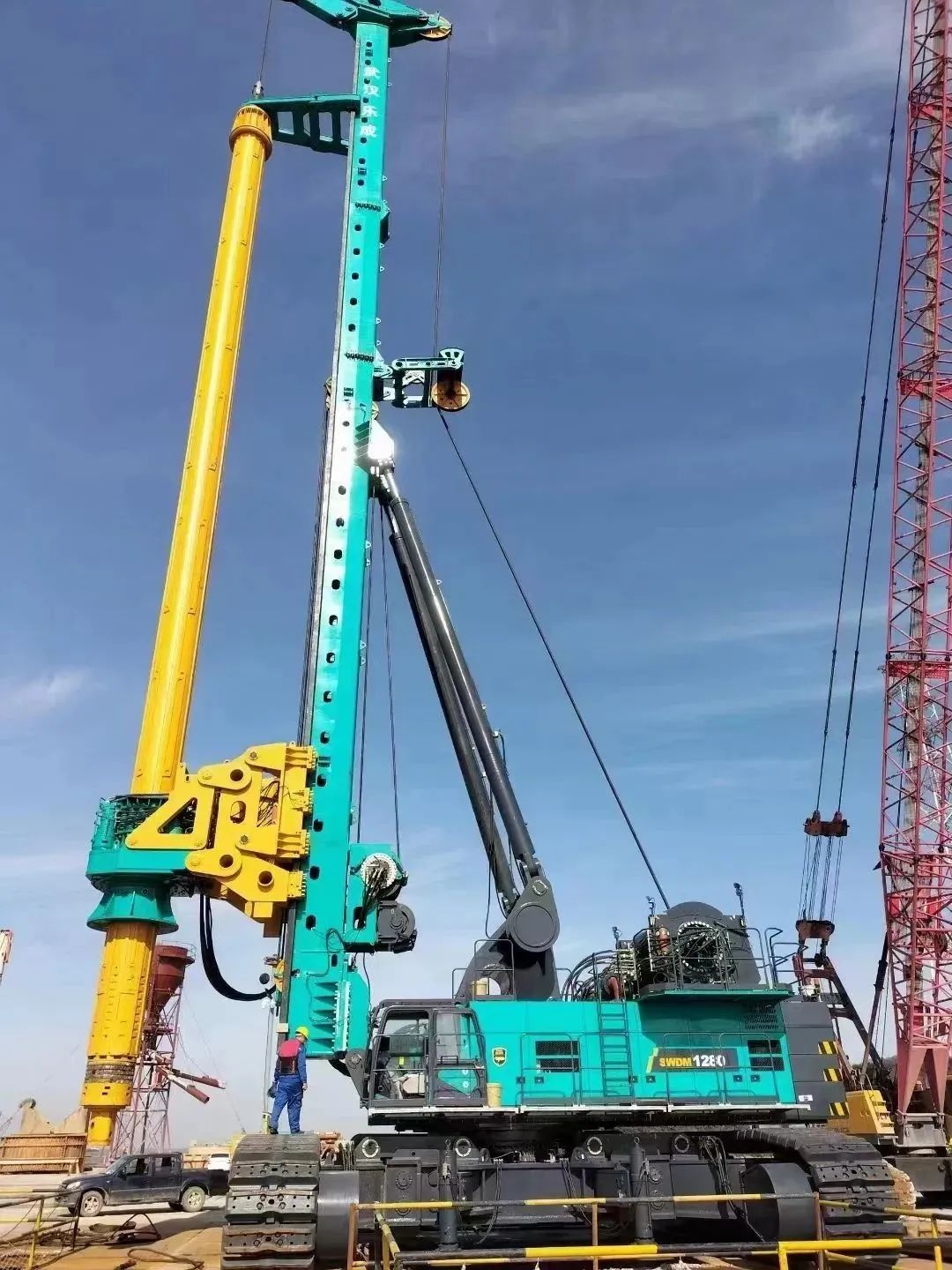 首桩开钻！8188cc威尼斯智能超等旋挖实力助建天下最大跨度公铁两用大桥