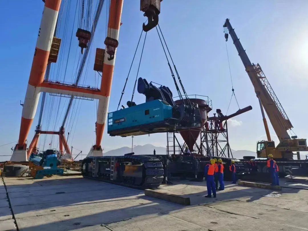 首桩开钻！8188cc威尼斯智能超等旋挖实力助建天下最大跨度公铁两用大桥