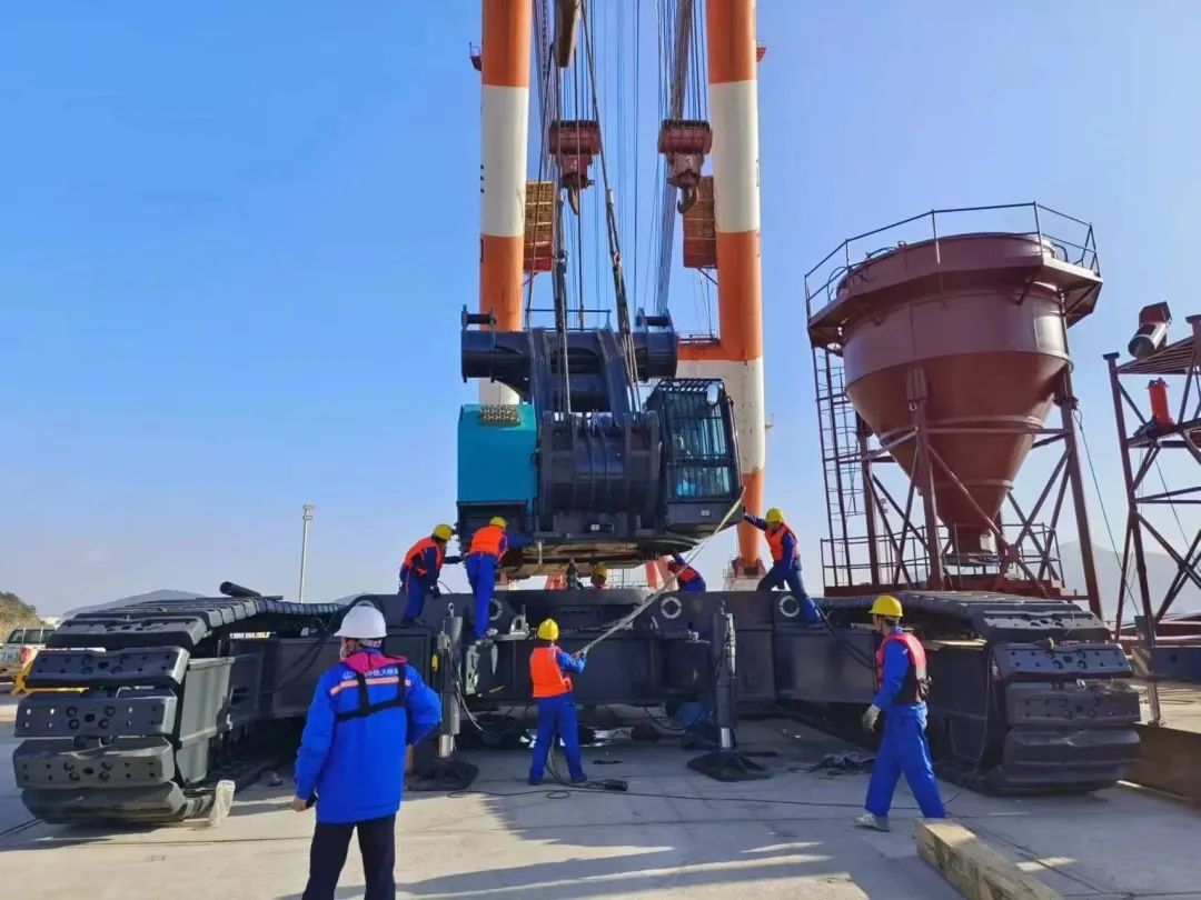 首桩开钻！8188cc威尼斯智能超等旋挖实力助建天下最大跨度公铁两用大桥