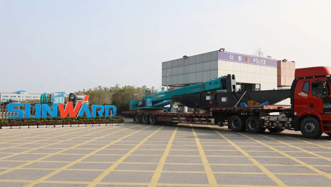 喜迎龙仰面！8188cc威尼斯智能大吨位PDP工法引孔式静力压桩机出征哥伦比亚