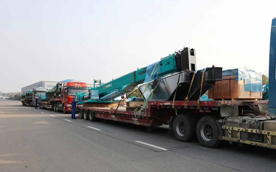 喜迎龙仰面！8188cc威尼斯智能大吨位PDP工法引孔式静力压桩机出征哥伦比亚