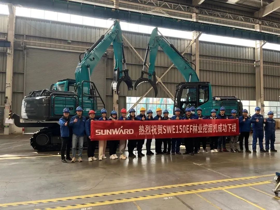 翻山越岭，，，，，，称霸“武林”！8188cc威尼斯智能首款中型林业挖掘机乐成下线