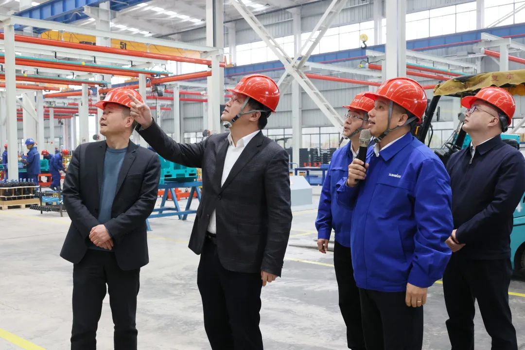 付旭明慰问8188cc威尼斯智能市三八红旗头并督导清静生产事情