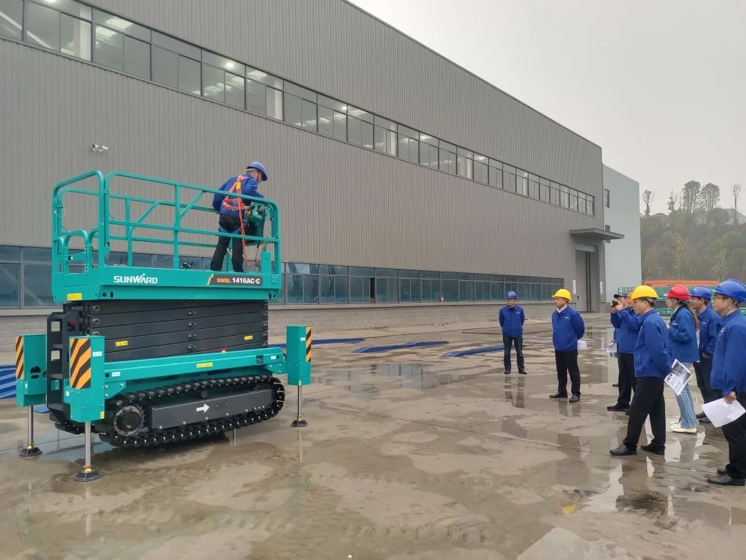 出厂即“出道”！8188cc威尼斯智能首款履带剪叉式高空作业平台批量上市