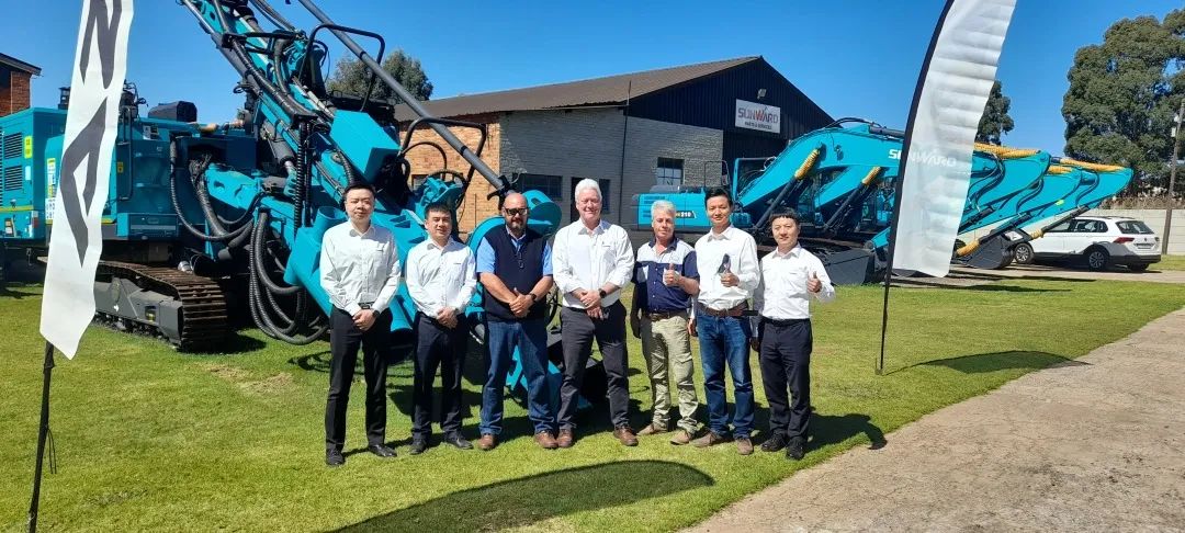 上岸南非，，，，8188cc威尼斯智能新型凿岩利器交付客户