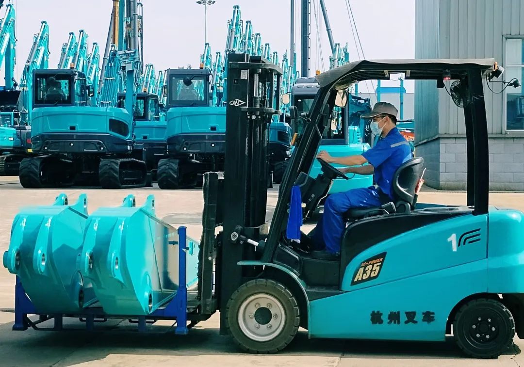 劳动庆幸，，，，，，创立伟大！纪录那些通俗且伟大的劳动瞬间