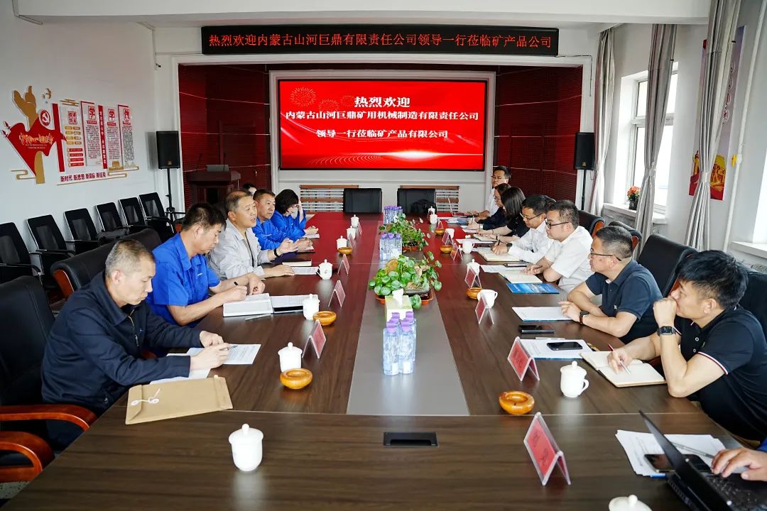 一连助力“双碳”目的，，，8188cc威尼斯巨鼎LNG矿卡在辽宁批量应用