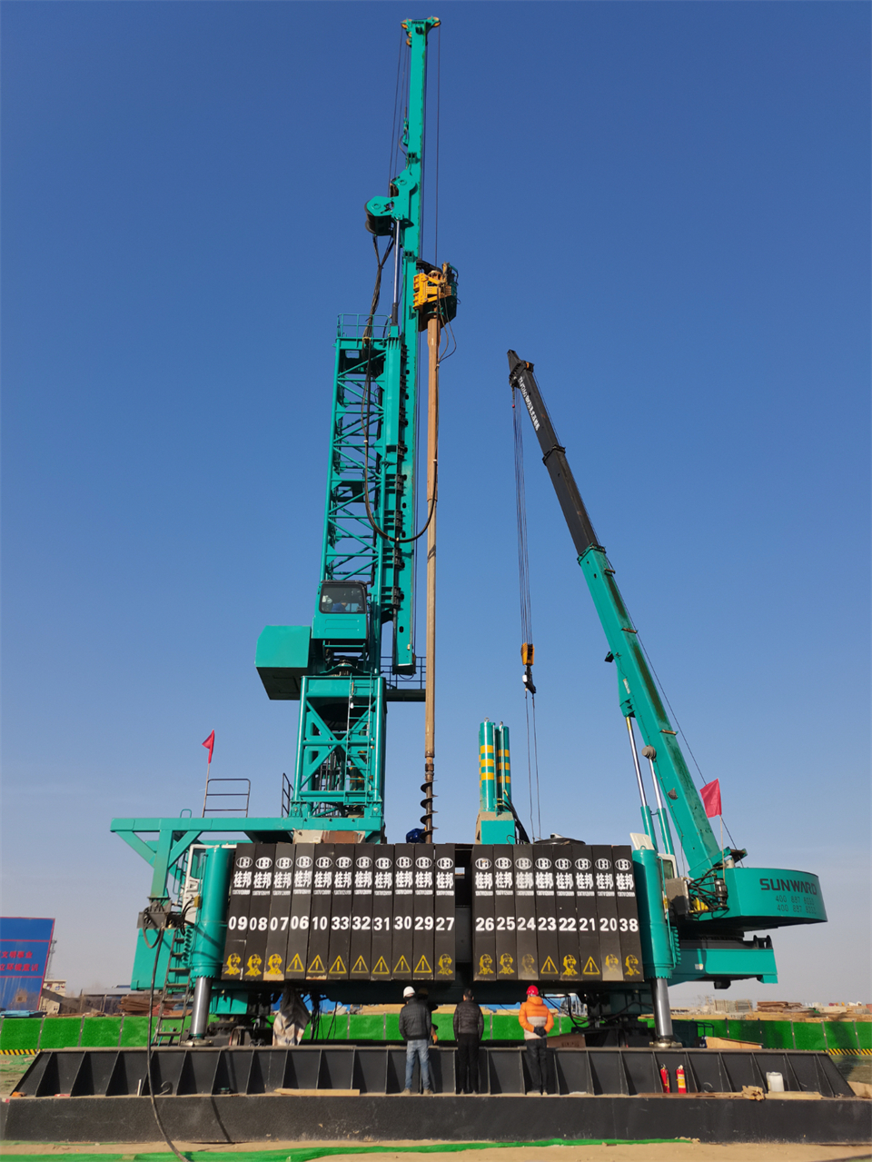 两项单冠，，，，，，行业唯一！8188cc威尼斯智能两款桩工产品同获制造业单项冠军