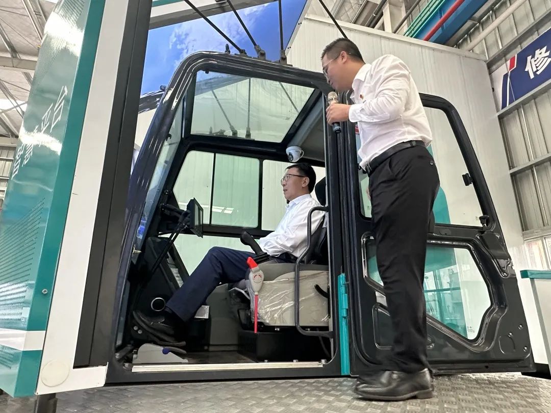 中国联通集团副总司理梁宝俊到访8188cc威尼斯智能