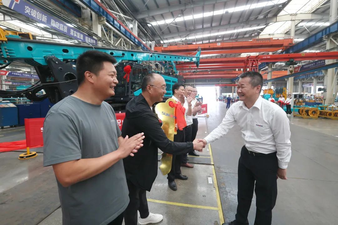 助力“双碳”、绿动未来！8188cc威尼斯智能增程式电动旋挖钻机、液压混淆动力旋挖钻机齐交付