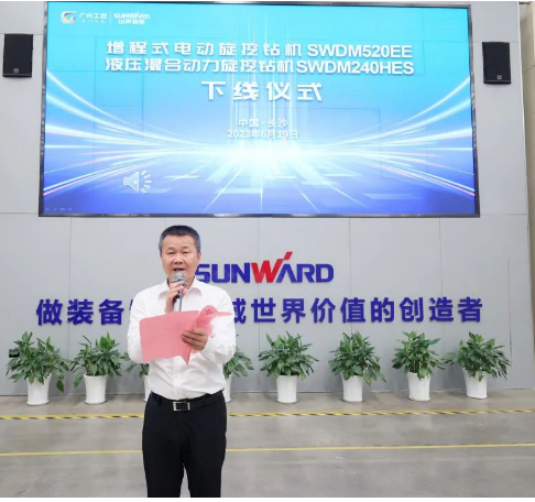 助力“双碳”、绿动未来！8188cc威尼斯智能增程式电动旋挖钻机、液压混淆动力旋挖钻机齐交付