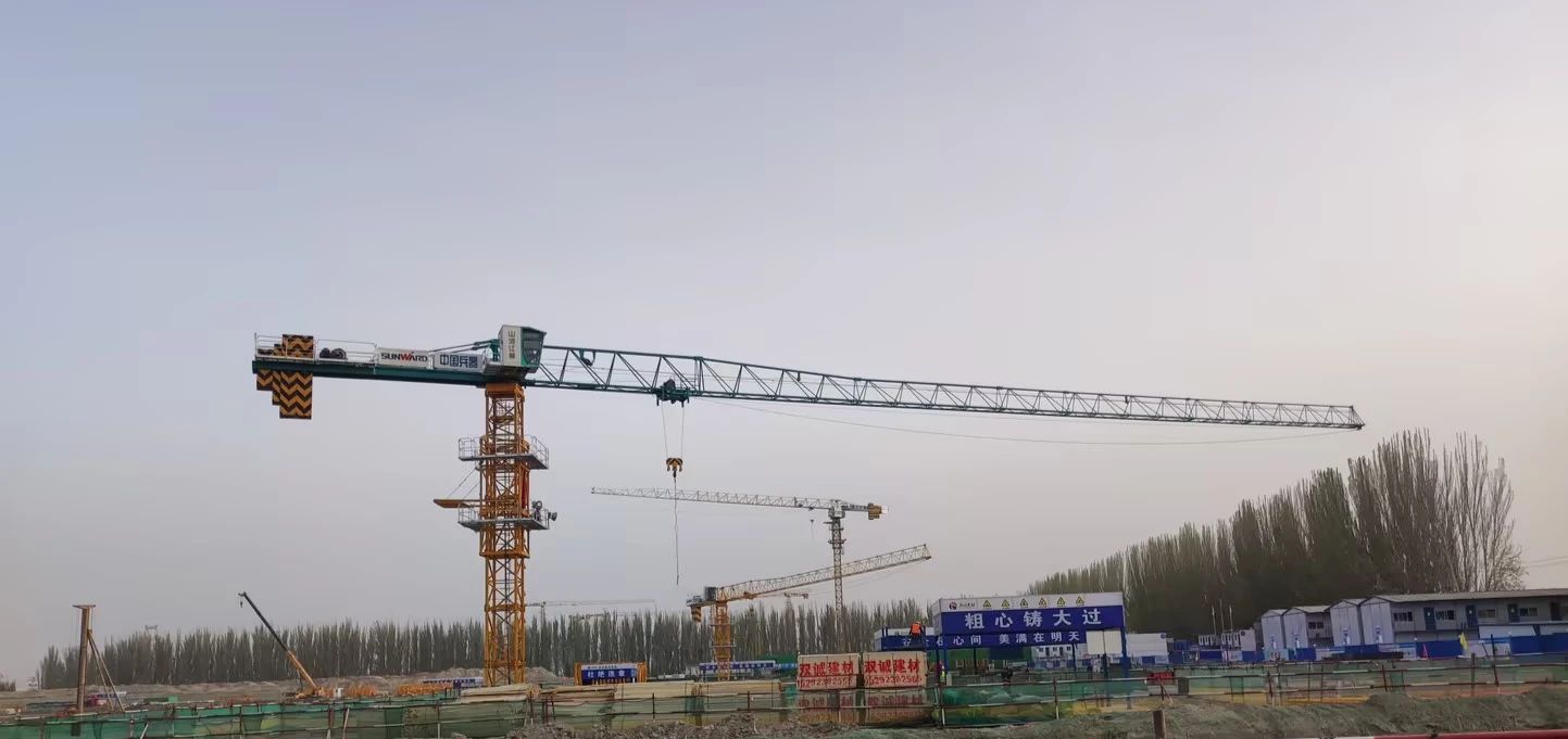 天山脚下的画师！8188cc威尼斯江麓群塔援疆建设新景致