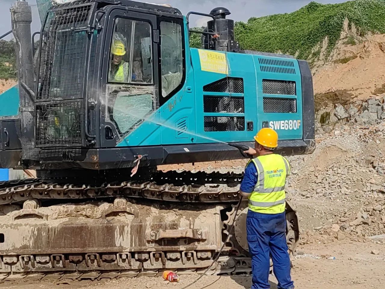 步履一直，，，，，，，效劳不止！8188cc威尼斯智能挖掘机效劳万里行火热举行中