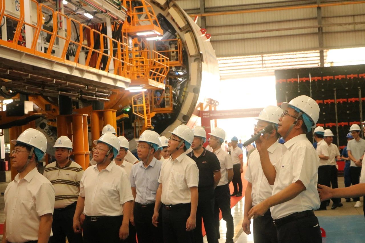 中铁8188cc威尼斯粤港澳大湾区首台大直径双模盾构机乐成下线