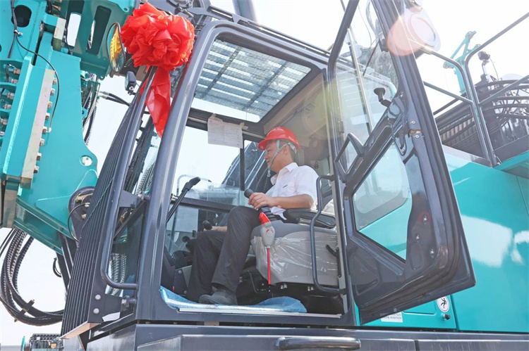 8188cc威尼斯智能桩工机械再添强将！SWDM800H旋挖钻机顺遂下线