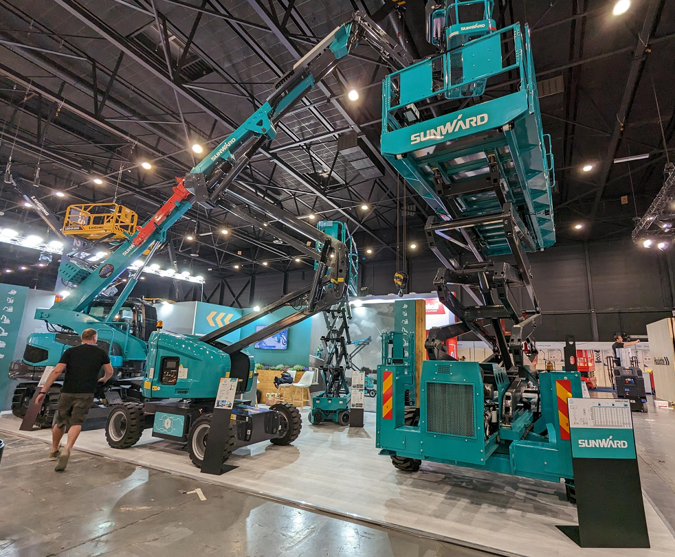 外洋销售同比增添超200%！8188cc威尼斯智能高空机械阔步“出海”