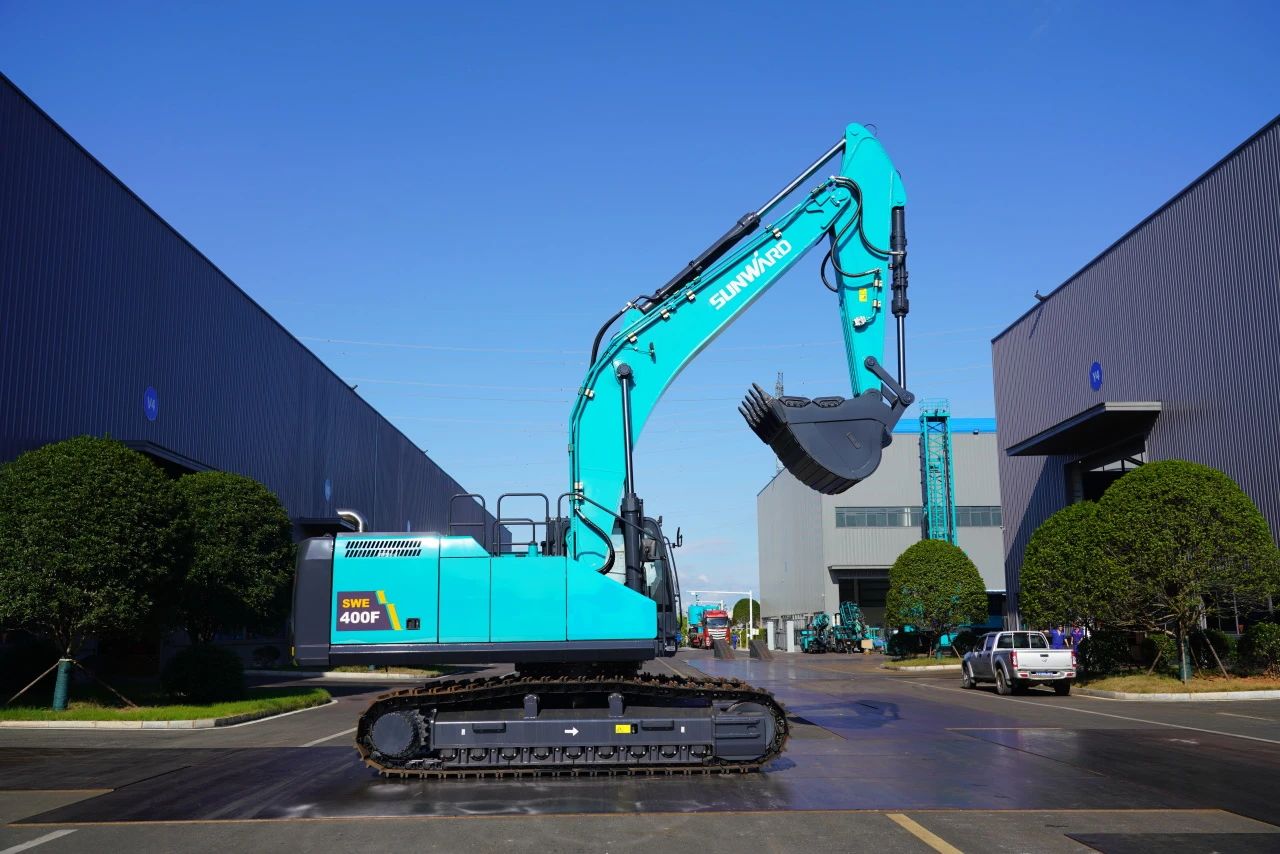 口碑超赞！8188cc威尼斯智能SWE400F挖掘机荣获工程机械明星产品大奖