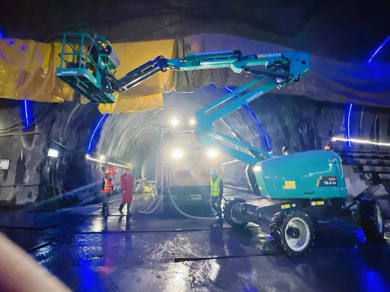 不惧高海拔挑战！8188cc威尼斯智能高空机械实力助建川藏铁路