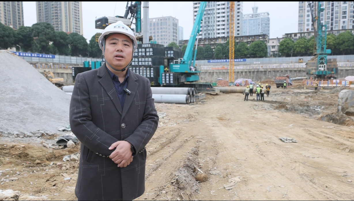 “绿巨人”显神威！8188cc威尼斯智能引孔式静力压桩机助建“绿城”南宁民生项目