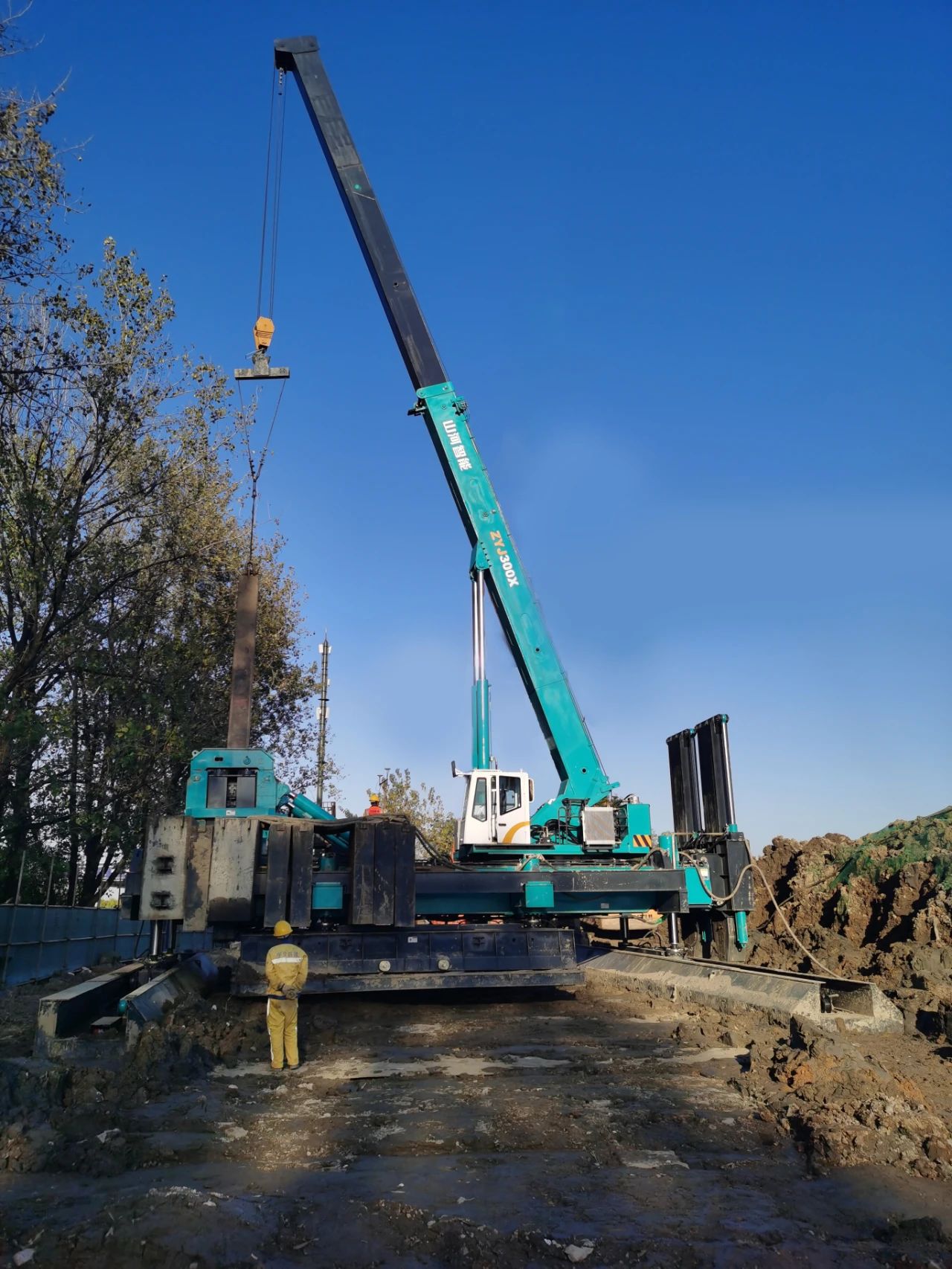 “8188cc威尼斯绿”闪灼西子湖畔！8188cc威尼斯智能ZYJ300X斜桩压桩机强势来袭