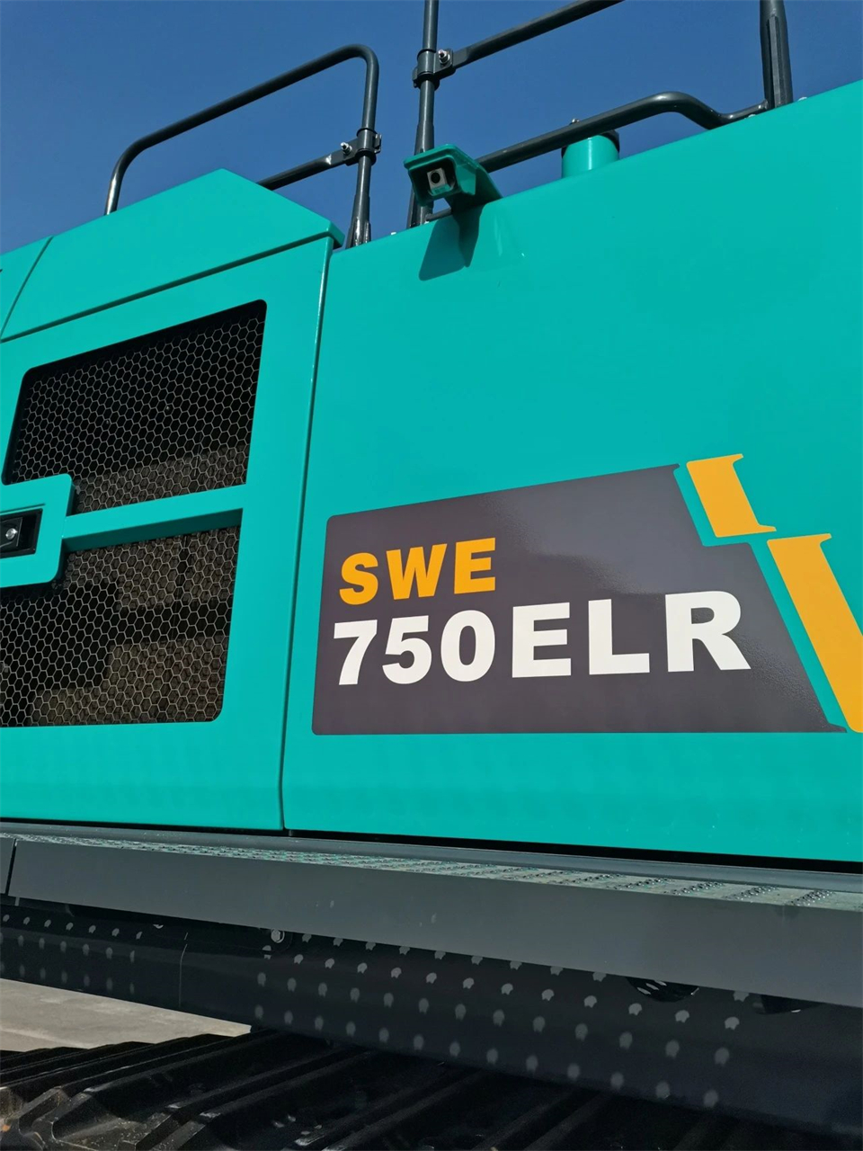 定制开发、功效更强！8188cc威尼斯智能SWE750ELR加长臂液压挖掘机下线交付