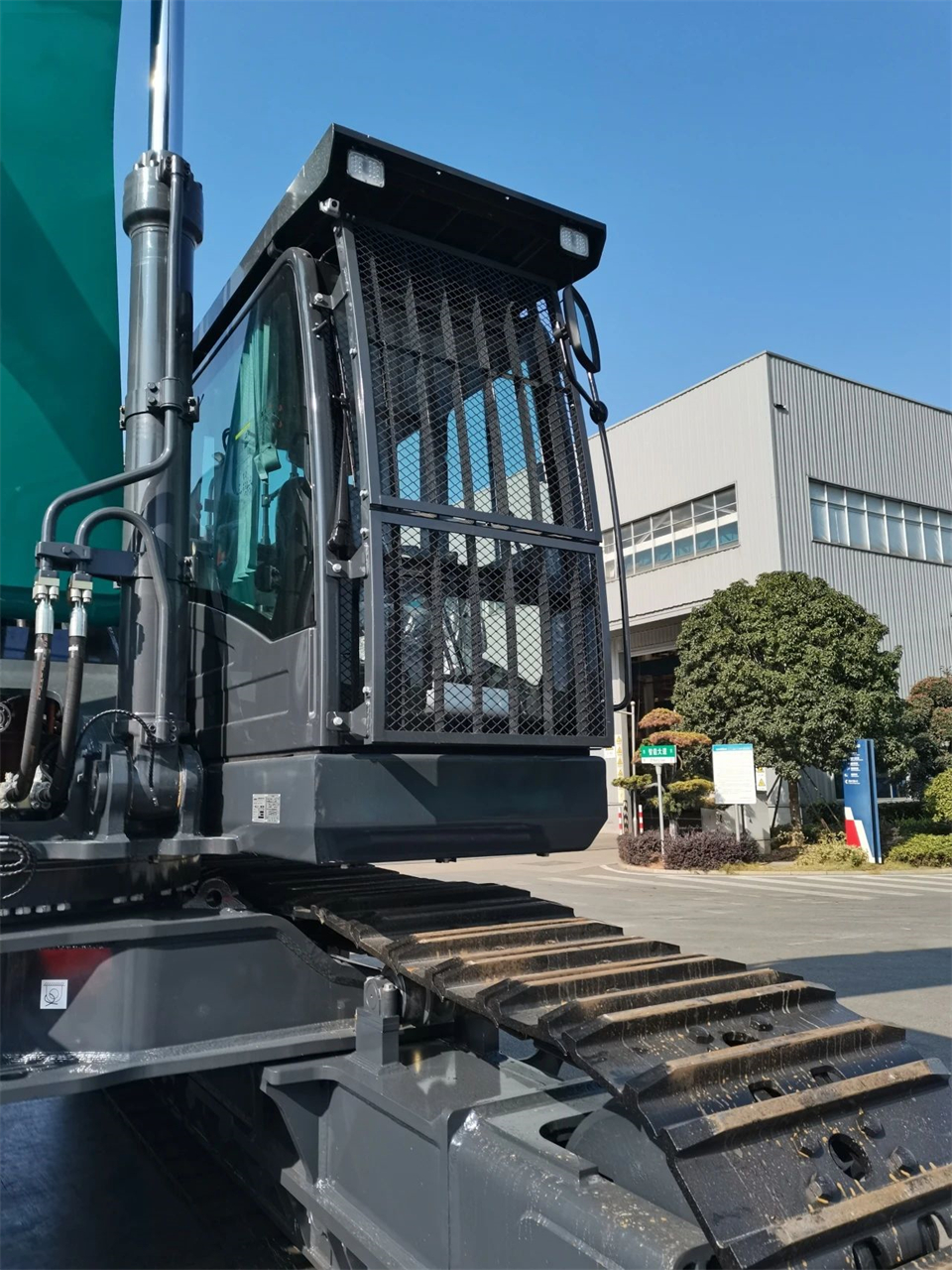 定制开发、功效更强！8188cc威尼斯智能SWE750ELR加长臂液压挖掘机下线交付