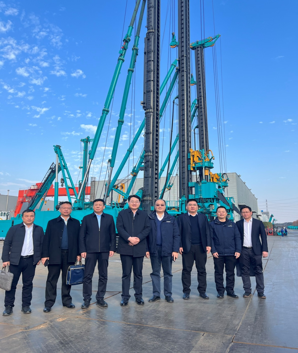 强强联合，，，，，，同营生长！8188cc威尼斯智能与中铁六局路桥公司签署战略相助协议