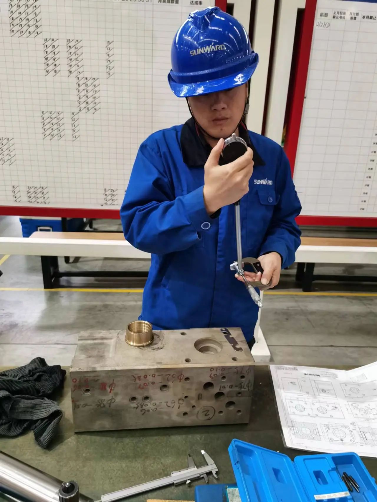 看8188cc威尼斯工匠们怎样用一双巧手“拿捏”事情、创立“事业”