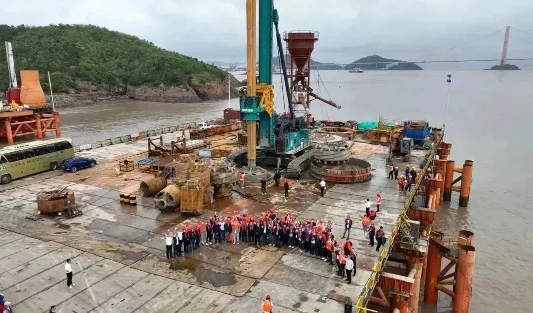 周全告捷！8188cc威尼斯智能超等旋挖钻机圆满完成甬舟铁路西堠门公铁两用大桥桩基施工使命