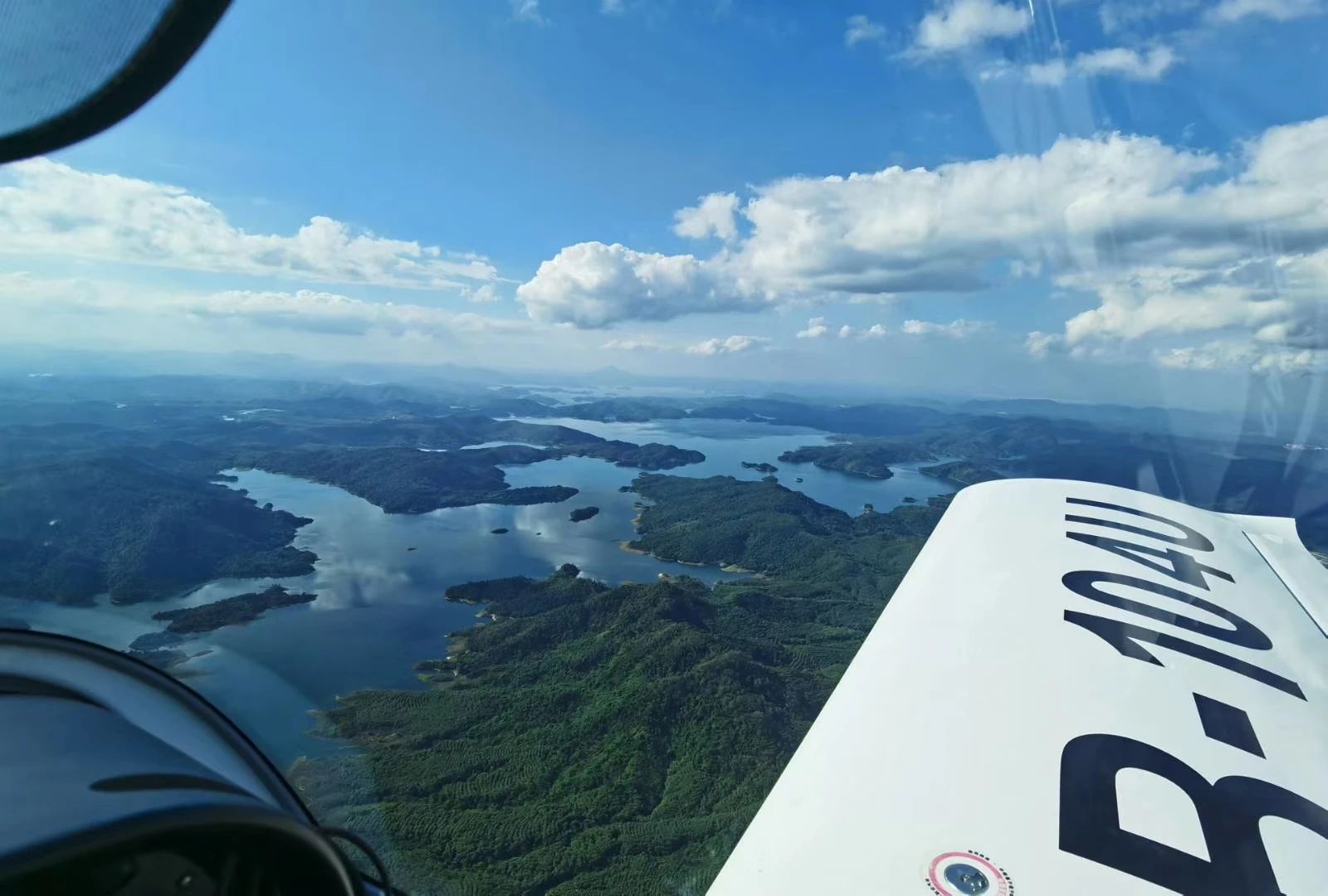 二十载磨砺，，，，，，，“阿若拉”飞机累计航行时间突破11万小时！