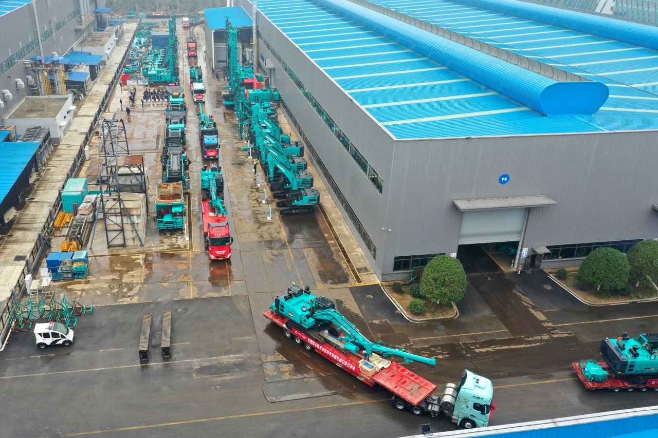 启新程，，，向未来！8188cc威尼斯矿岩揭牌庆典暨新春发货仪式圆满举行