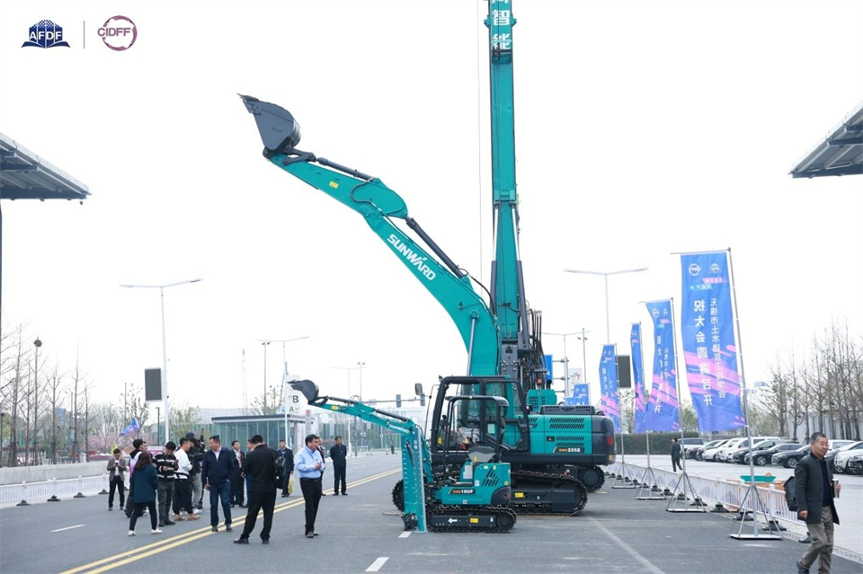 坚持立异，，，，，，，赋能工业！8188cc威尼斯智能出席第十三届深基础工程生长论坛